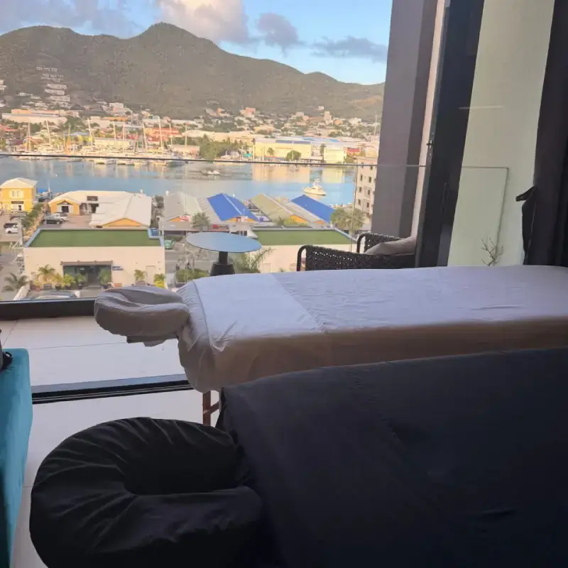 Birthday special massage celebration with champagne in St Maarten